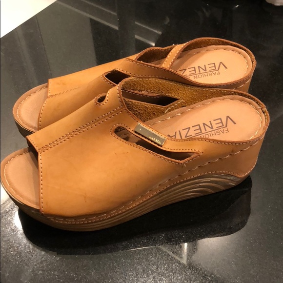 NEW sandals - Picture 2 of 4